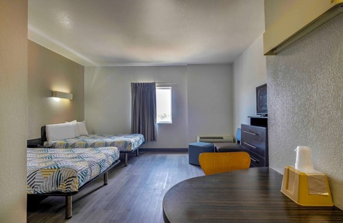 Cedar Park Hotel | Relaxing Motel 6 Cedar Park, TX: Pool & Breakfast Included
