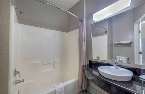 Cedar Park Hotel | Relaxing Motel 6 Cedar Park, TX: Pool & Breakfast Included