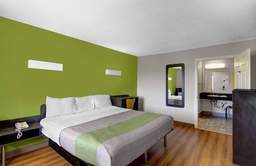 Charles Town Hotel | Comfortable Motel 6 in Charles Town, WV with Breakfast