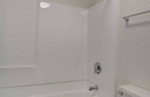 Chicopee Hotel | Budget-Friendly Motel 6 in Chicopee with Breakfast & Spa