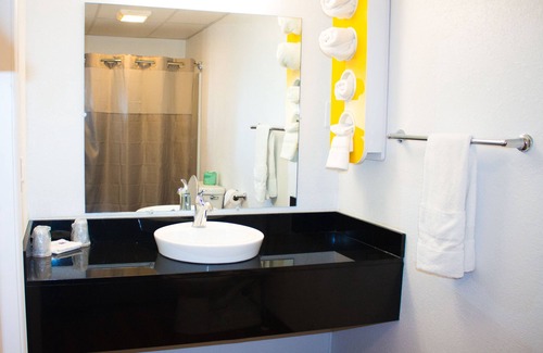 Chilhowie Hotel | Convenient Motel 6 Chilhowie, VA I-81 with Breakfast & More
