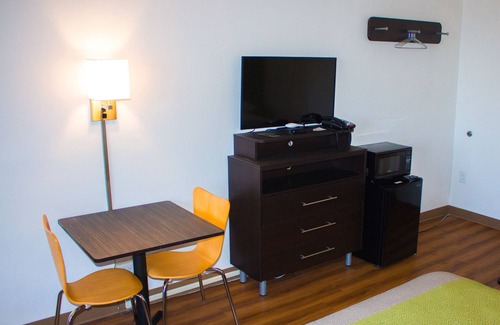 Chilhowie Hotel | Convenient Motel 6 Chilhowie, VA I-81 with Breakfast & More