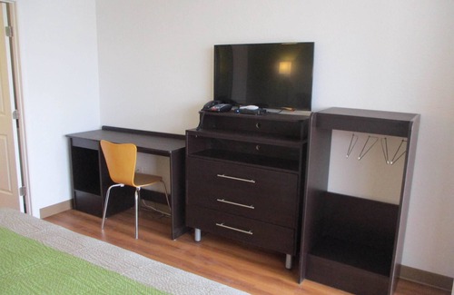 Chilhowie Hotel | Convenient Motel 6 Chilhowie, VA I-81 with Breakfast & More