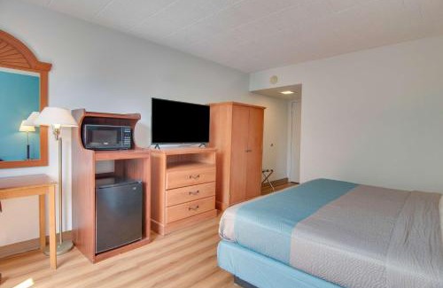 Clarion Hotel | Convenient Motel 6 in Clarion, PA with Pool & Pet-Friendly