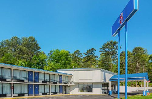 Cleveland Hotel | Pet-Friendly Motel 6 in Cleveland, TN - Rated 7.8/10