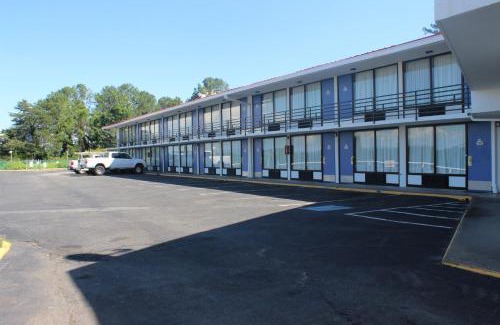 Cleveland Hotel | Pet-Friendly Motel 6 in Cleveland, TN - Rated 7.8/10