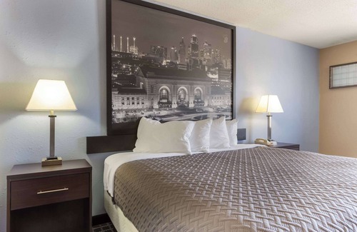 Concordia Hotel | Budget-Friendly Econo Lodge: Enjoy Spa, Restaurant & Breakfast
