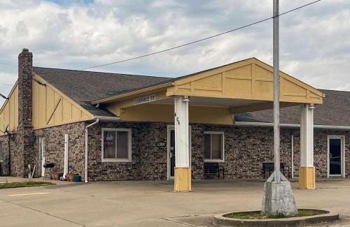 Concordia Hotel | Budget-Friendly Econolodge with Pet and Child Amenities