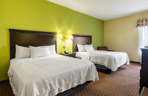 Conway Hotel | Cozy Motel 6 Conway, AR - Family-Friendly with Breakfast