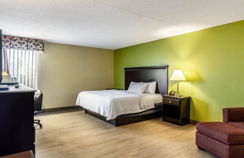 Conway Hotel | Cozy Motel 6 Conway, AR - Family-Friendly with Breakfast