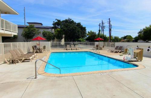 Central City Hotel | Budget-Friendly Motel 6 in Corpus Christi with Pool & Pets