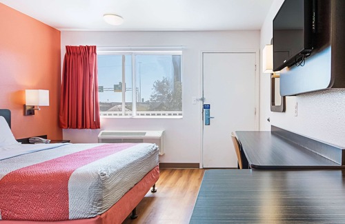 Central City Hotel | Budget-Friendly Motel 6 in Corpus Christi with Pool & Breakfast
