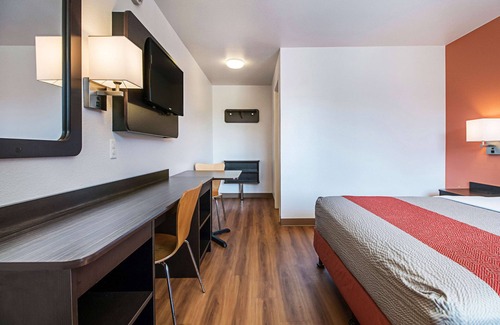 Central City Hotel | Budget-Friendly Motel 6 in Corpus Christi with Pool & Breakfast