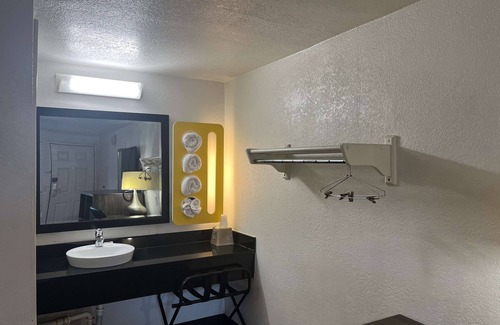 Cross Lanes Hotel | Budget-Friendly Stay at Motel 6 Cross Lanes, WV with Breakfast