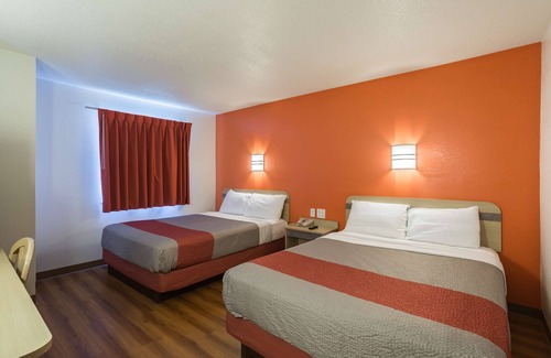 Dale Hotel | Budget-Friendly Motel 6 in Dale, IN with Breakfast Included
