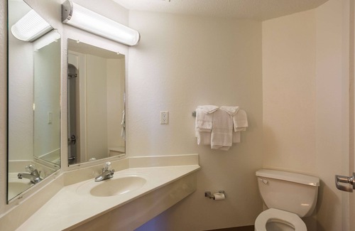 Dale Hotel | Budget-Friendly Motel 6 in Dale, IN with Breakfast Included