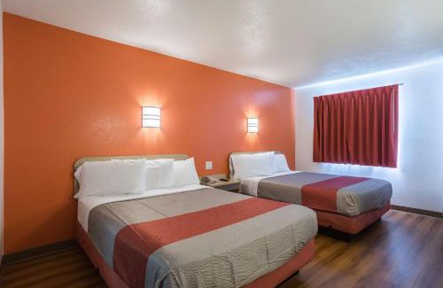 Dale Hotel | Pet-Friendly Stay at Motel 6-Dale, IN with Pool Access