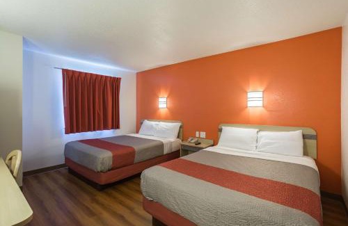 Dale Hotel | Pet-Friendly Stay at Motel 6-Dale, IN with Pool Access