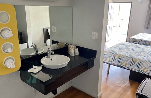 Delano Hotel | Budget-Friendly Motel 6 Delano with Pool and Breakfast