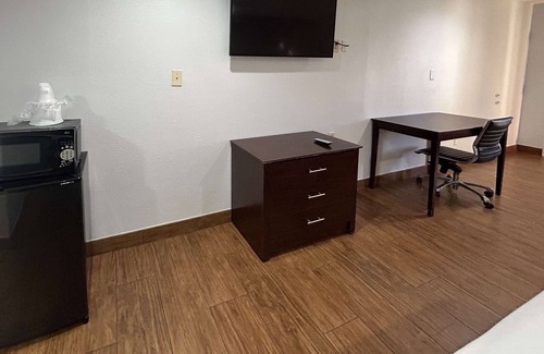 Denham Springs Hotel | Convenient Motel 6 Denham Springs with Breakfast Included