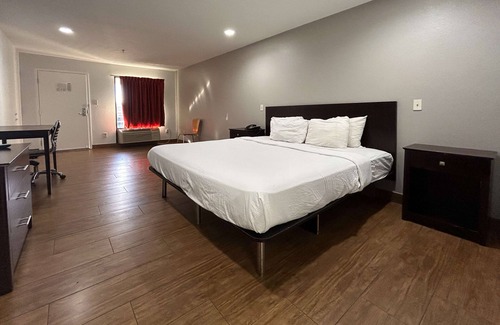 Denham Springs Hotel | Convenient Motel 6 Denham Springs with Breakfast Included