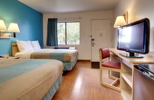 Berwick Hotel | Budget-Friendly Stay at Motel 6 Des Moines, IA - North