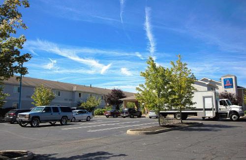 East Brunswick Hotel | Convenient Motel 6-East Brunswick, NJ: Pet-Friendly Stay