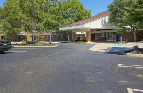 East Brunswick Hotel | Convenient Motel 6-East Brunswick, NJ: Pet-Friendly Stay