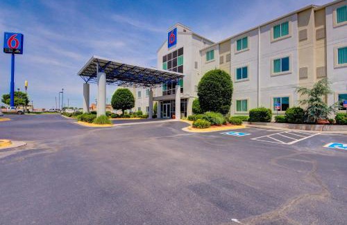 El Reno Hotel | Pet-Friendly Motel 6 in El Reno, OK with Great Amenities