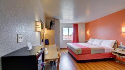 El Reno Hotel | Pet-Friendly Motel 6 in El Reno, OK with Great Amenities