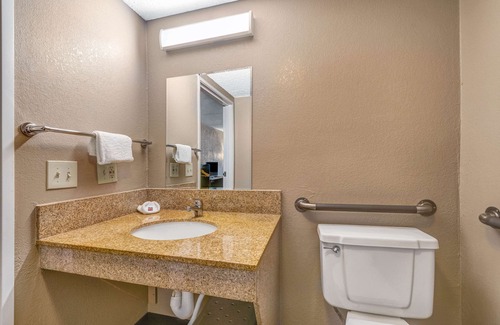 Elk Grove Village Hotel | Comfortable Lodging at Motel 6 Elk Grove Village, IL