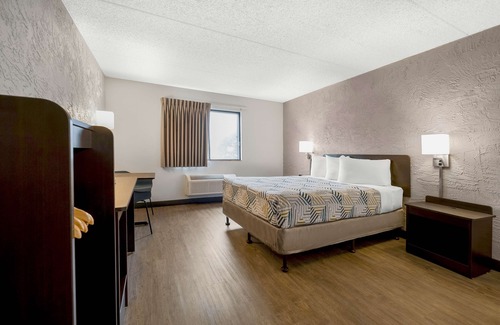 Elk Grove Village Hotel | Comfortable Lodging at Motel 6 Elk Grove Village, IL