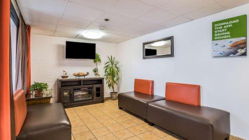 Elk Grove Village Hotel | Comfortable Motel 6 in Elk Grove Village with Great Amenities