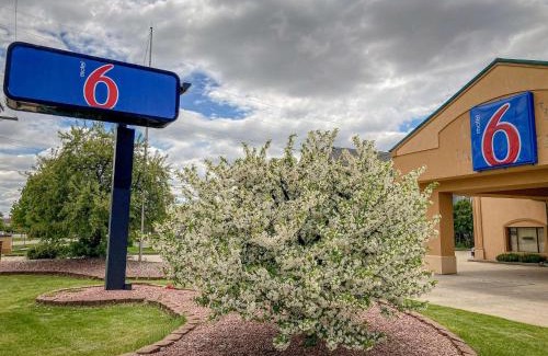 Elkhart Hotel | Pet-Friendly Motel 6 Elkhart: Ideal for Family Getaways