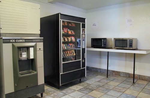 Enfield Hotel | Budget-Friendly Motel 6 in Enfield, CT with Free Breakfast