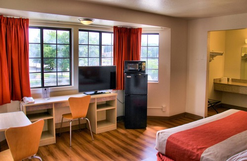 Enfield Hotel | Budget-Friendly Motel 6 in Enfield, CT with Free Breakfast