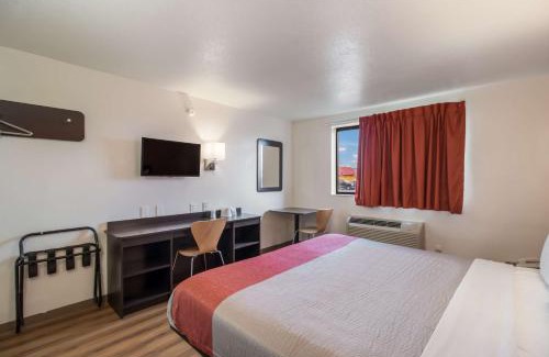 Fargo Hotel | Comfortable Stay at Motel 6 Fargo - Pet Friendly & Accessible