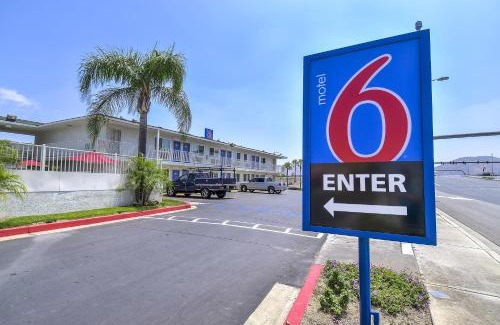 Fontana Hotel | Comfortable Stay at Motel 6 Fontana, CA - Pet Friendly & Pool
