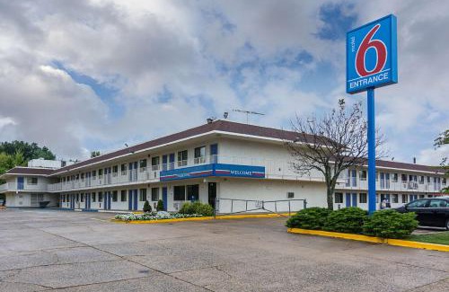 Fredericksburg Hotel | Budget-Friendly Motel 6 Fredericksburg, VA - Pet Friendly Rooms