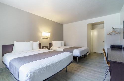 Ardenwood Hotel | Pet-Friendly Motel 6 in Fremont, CA with Pool Access