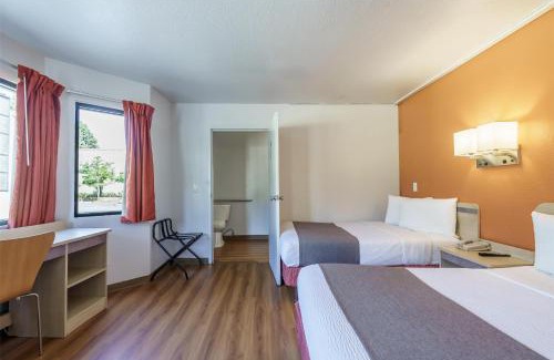 Ardenwood Hotel | Pet-Friendly Motel 6 in Fremont, CA with Pool Access