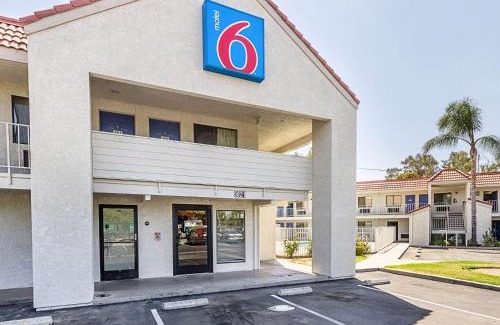 Fresno Hotel | Budget-Friendly Motel 6 in Fresno with Pool & Pet Access