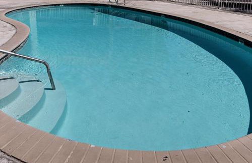 Fresno Hotel | Budget-Friendly Motel 6 in Fresno with Pool & Pet Access