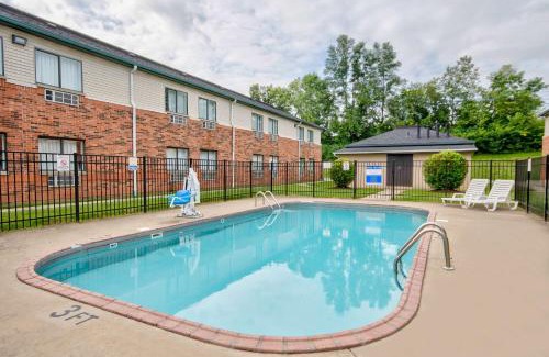 Georgetown Hotel | Budget-Friendly Motel 6 - Georgetown, KY with Pool & Pet Access