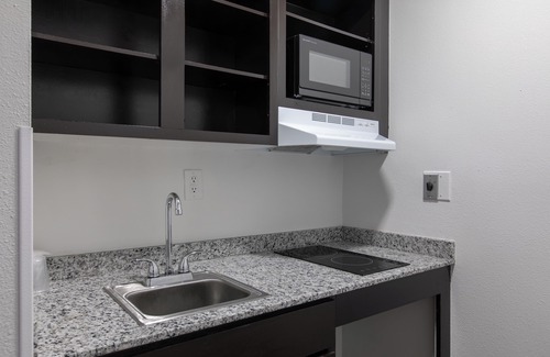 Conestee Hotel | Convenient Motel 6 Greenville, SC - Close to Downtown & Amenities