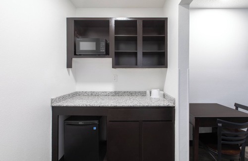 Conestee Hotel | Convenient Motel 6 Greenville, SC - Close to Downtown & Amenities