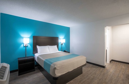 Conestee Hotel | Convenient Motel 6 Greenville, SC - Close to Downtown & Amenities