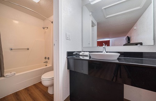 Athol Springs Hotel | Convenient Motel 6 in Hamburg, NY with Pool & Breakfast