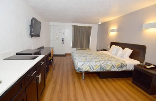 Athol Springs Hotel | Convenient Motel 6 in Hamburg, NY with Pool & Breakfast