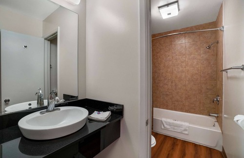 Town of German Flatts Hotel | Cozy Motel 6 in Ilion, NY - Family-Friendly Amenities Await